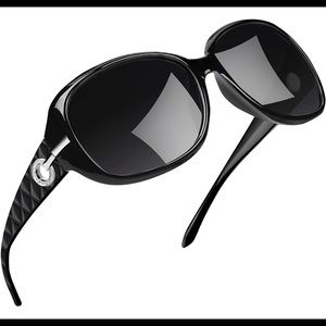 NWT Joopin polarized sunglasses new in cash with accessories! Never been worn!!